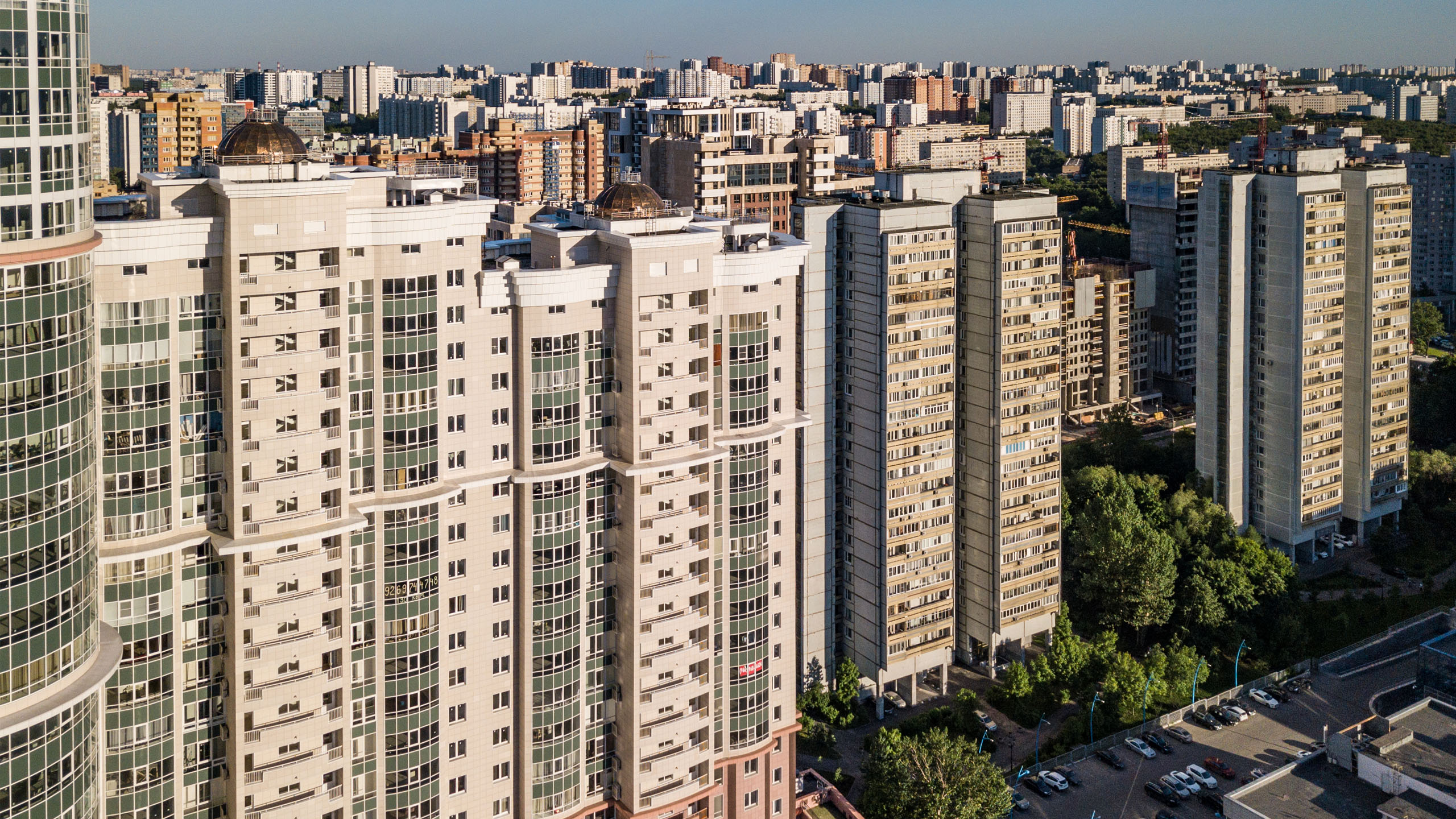 Как керамогранит влияет на облик современного города: тренды в архитектуре